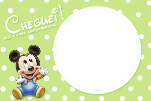 Mickey bebê, 'Cheguei!', moldura circular, fundo verde poá.