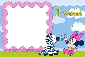 Minnie bebê, zebrinha mamadeira, texto '4 MESES', moldura rosa ondulada, fundo céu nuvens.