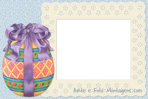 Ovo Páscoa estampado com laço, moldura bege, fundo azul.