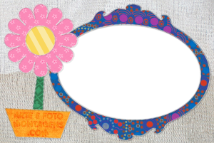 Flor feita patchwork, moldura azul, fundo tecido bege.
