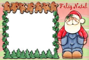 Papai Noel de macacao jeans, frase 'feliz natal' moldura de folhas verdes com biscoito, fundo vermelho e verde.