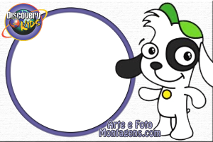 Cachorrinho Doki sorrindo, logo Discovery Kids, moldura circular azul escura, fundo branco texturizado.