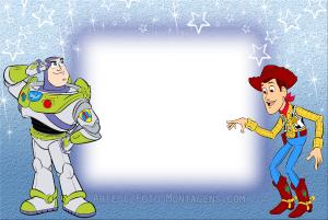 Buzz Lightyear e Woody Toy Story clássico, moldura azul texturizada, fundo azul estrelas brilhos.
