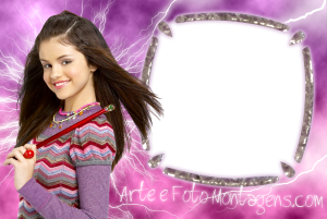 Alex Russo (Selena Gomez) Feiticeiros Waverly Place, varinha, moldura roxa textura energia, fundo roxo raios.
