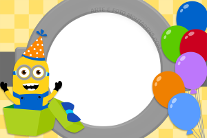 Minion chibi saindo presente, outro Minion balões, moldura cinza formato porca, fundo quadriculado amarelo.