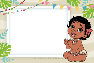 Moana bebê batendo palmas, moldura retangular borda verde-água, fundo bege folhas bandeirolas.