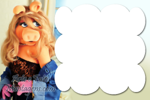 Miss Piggy Muppets, pose glamourosa, moldura branca formato nuvem.