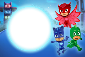 Heróis de Pijama (Corujita, Menino Gato, Lagartixo), totem, moldura circular azul clara, fundo cidade noite.