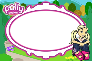 Polly Pocket sentada, logo série, moldura oval roxa borda branca ornamentada, fundo parque.